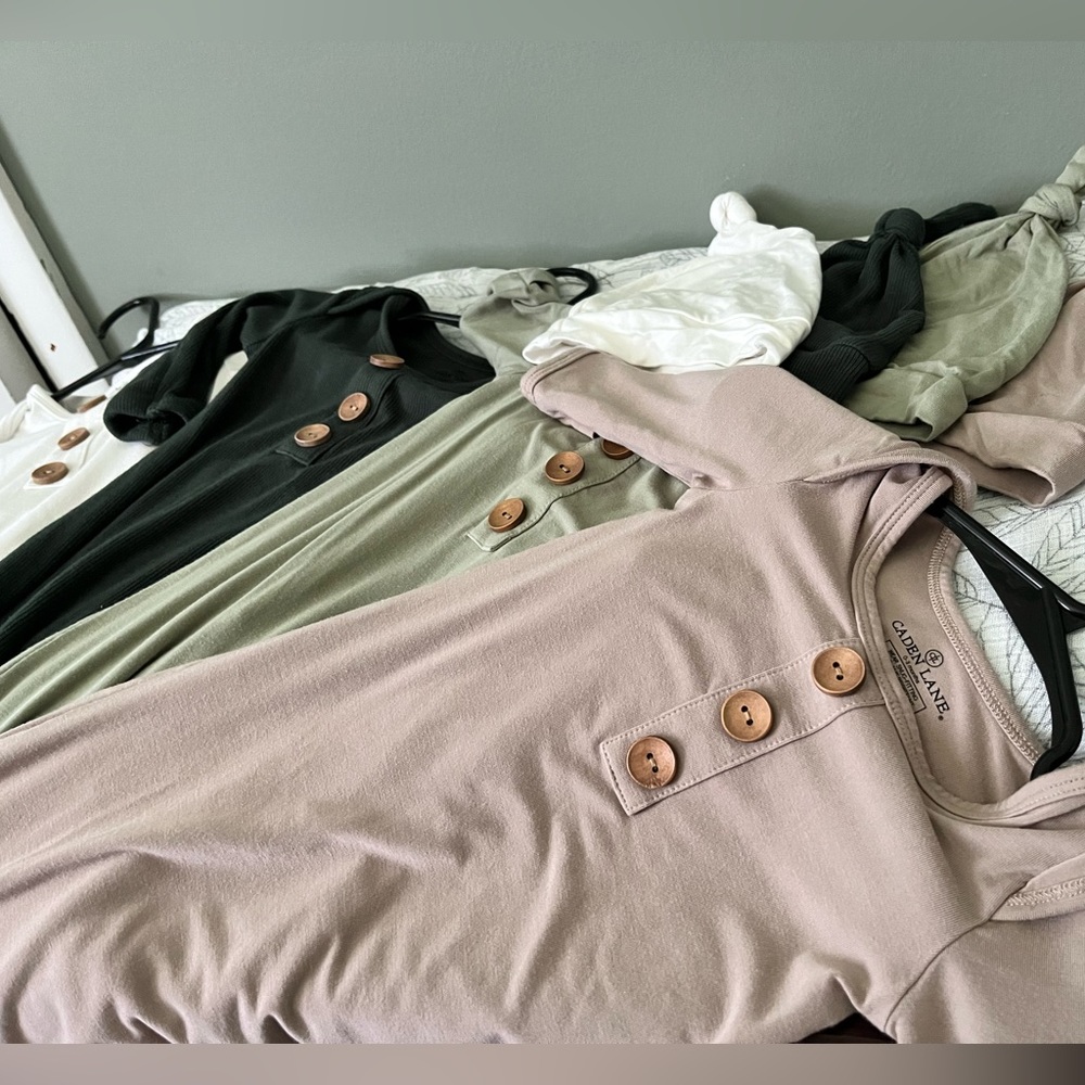 Set of 4- Caden Lane Knotted Gowns with Hats